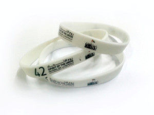 customized silicon and tyvek wristband 